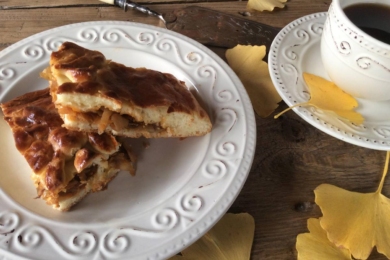 Пиріг з капустою на дріжджовому тісті готовий!