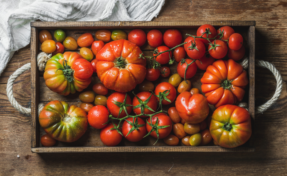 Засолювання та закупорювання банок з помідорами
