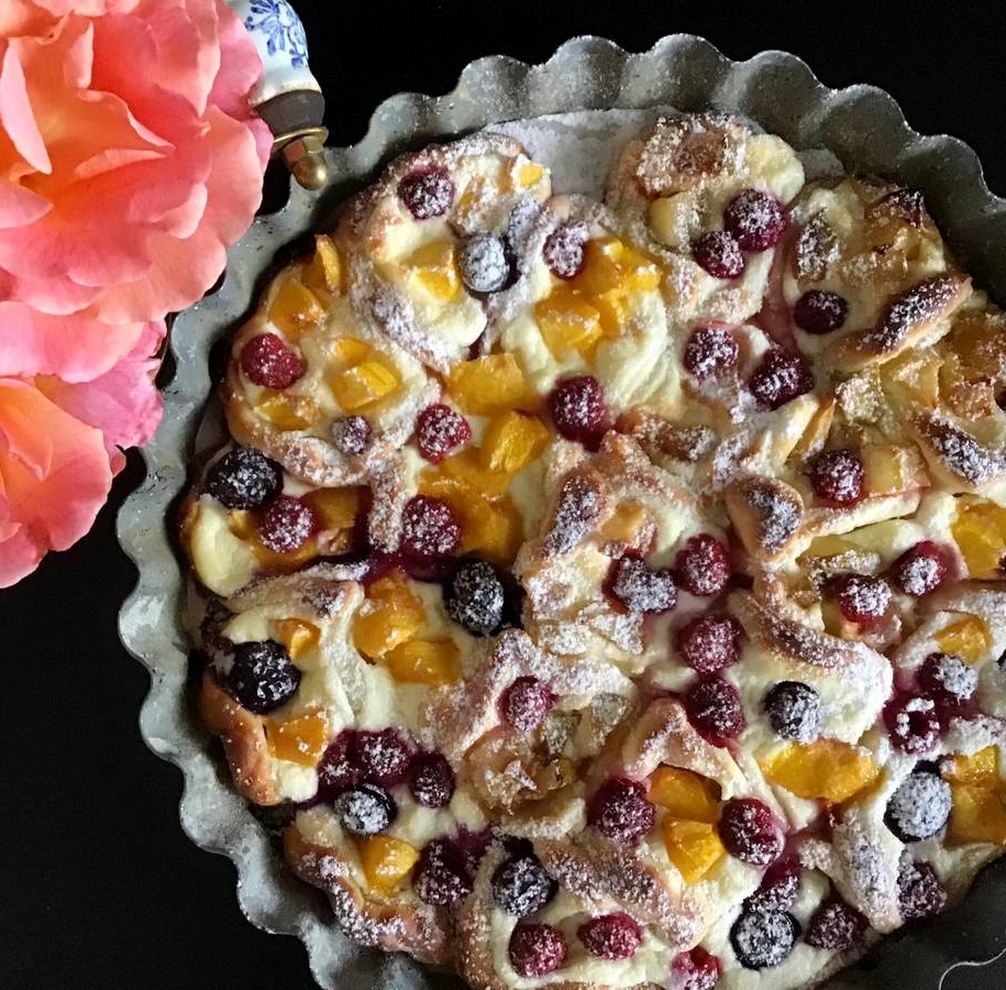 Пиріг з фруктами «Літнє розмаїття» готовий