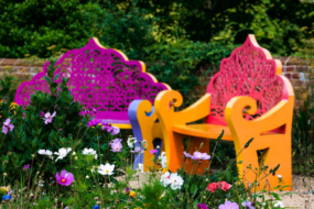 Лавки, стільці, крісла та інше для відпочинку в саду — 40 ідей з фото