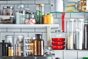 Зберігання продуктів і побутових дрібниць на кухні — 100 ідей з фото