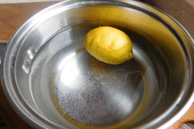 Лимон у воді, фото