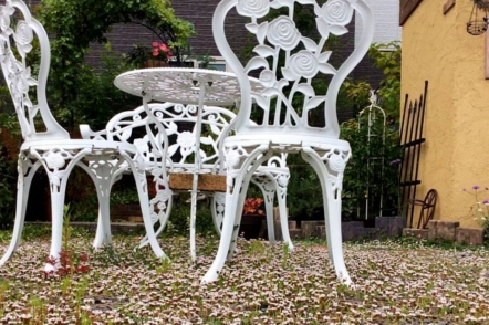Садові меблі для романтичного саду — 40 фото