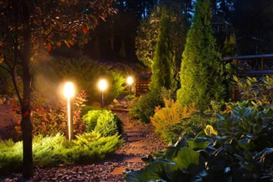 Освітлення саду та подвір'я