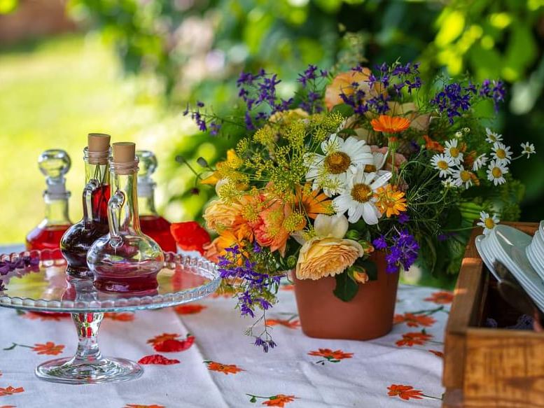 Лавандовий та трояндовий лікери – ексклюзивна прикраса святкового столу