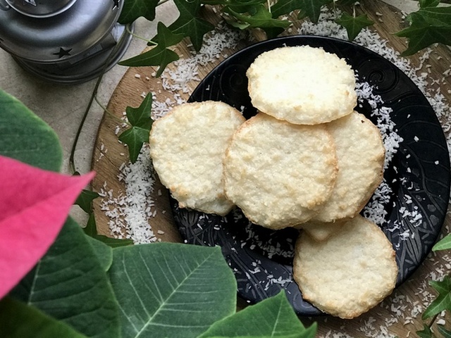 Кокосове печиво на тарілці