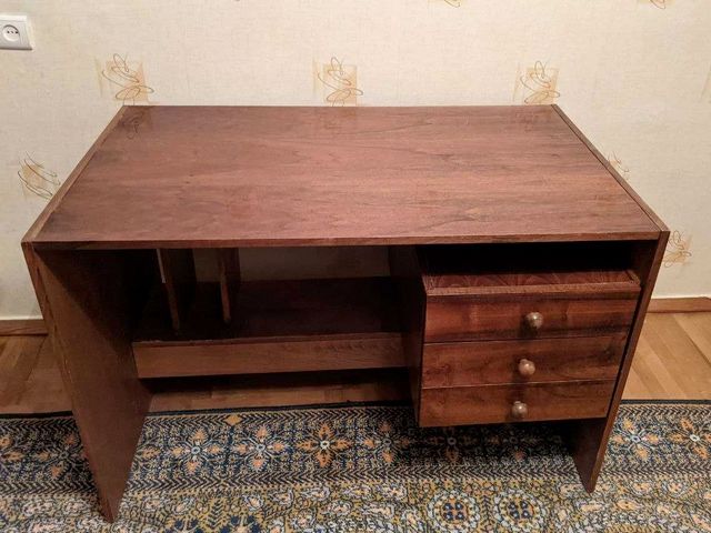старий стіл радянських часів