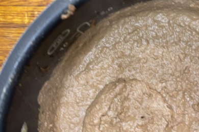 Коли маса трохи охолоне перебиваємо блендером і розкладаємо по баночкам