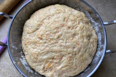 Тісто на гарбузовий хліб через годину збільшується вдвічі